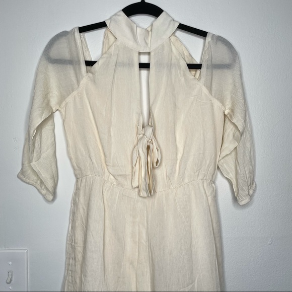Dance & Marvel Romper Cold Shoulder High Neck Cream Shorts Size M - Picture 3 of 13